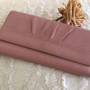 coach pink wallet